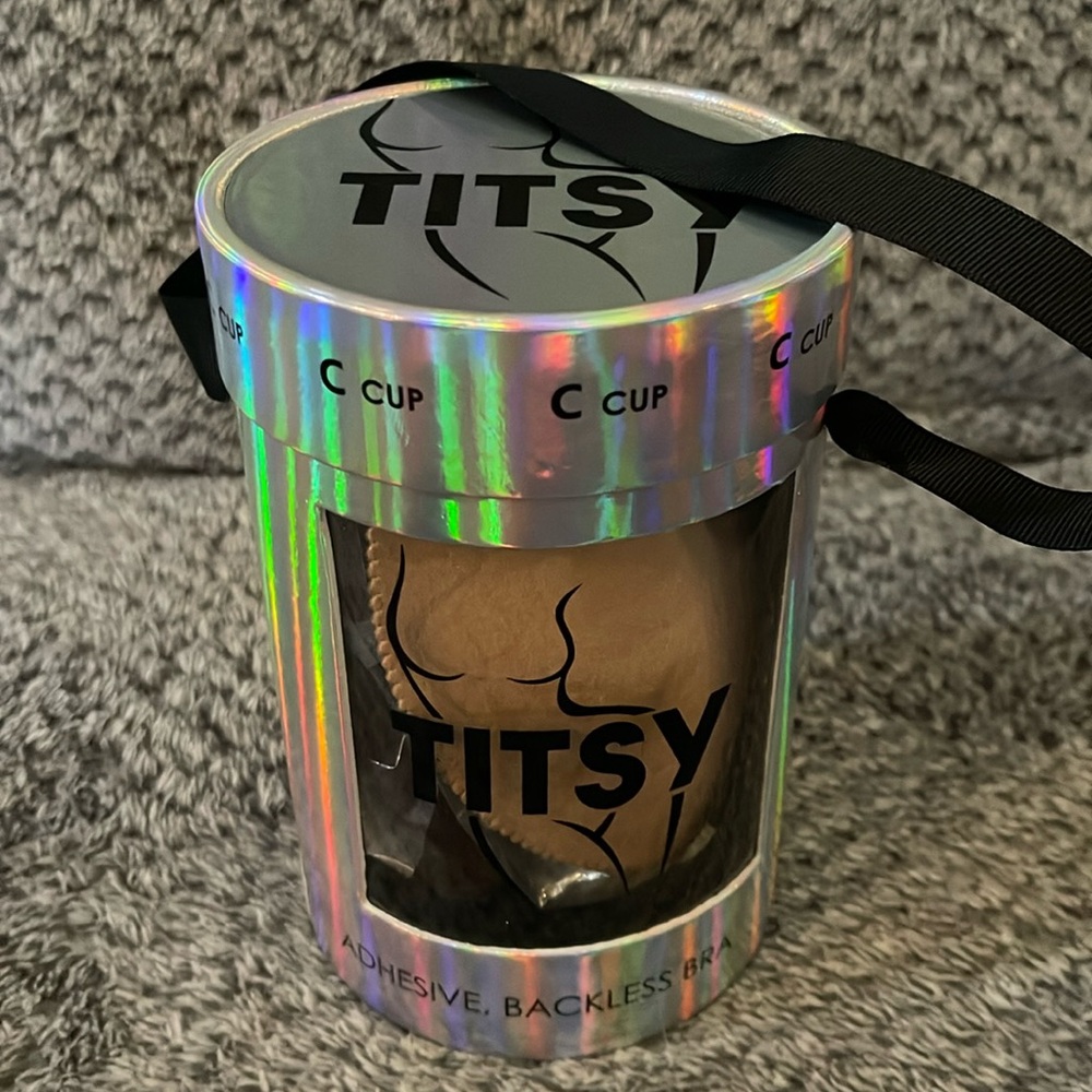 Titsy (adhesive backless bra). C cup